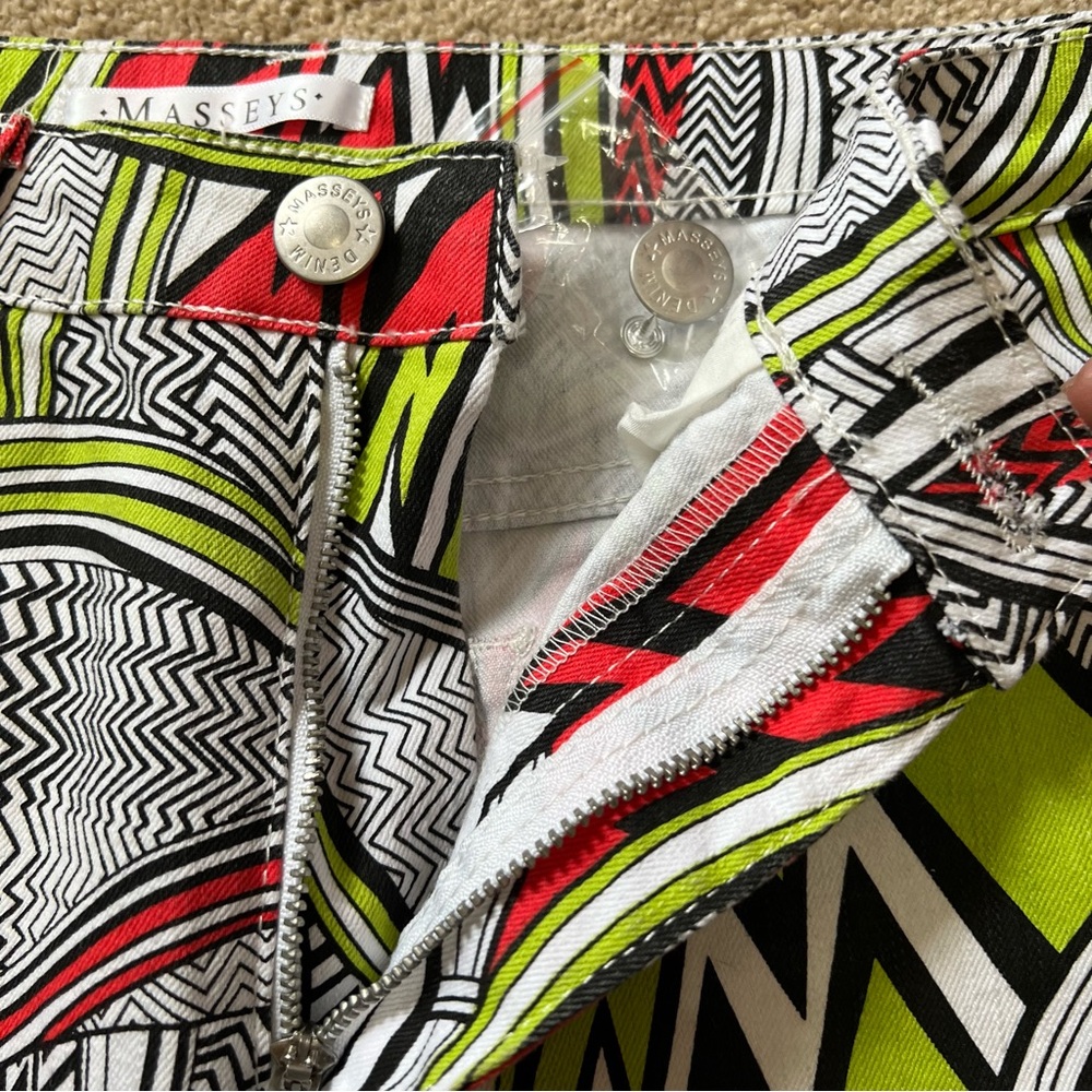 NWOT Masseys Women’s Abstract Denim Capris Cropped Pants Tribal Neon Eclectic - Picture 2 of 8